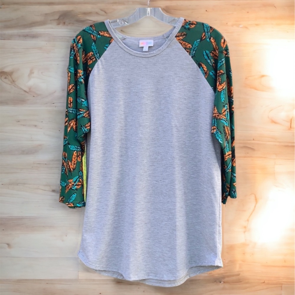 Large LuLaRoe Randy Baseball Tee